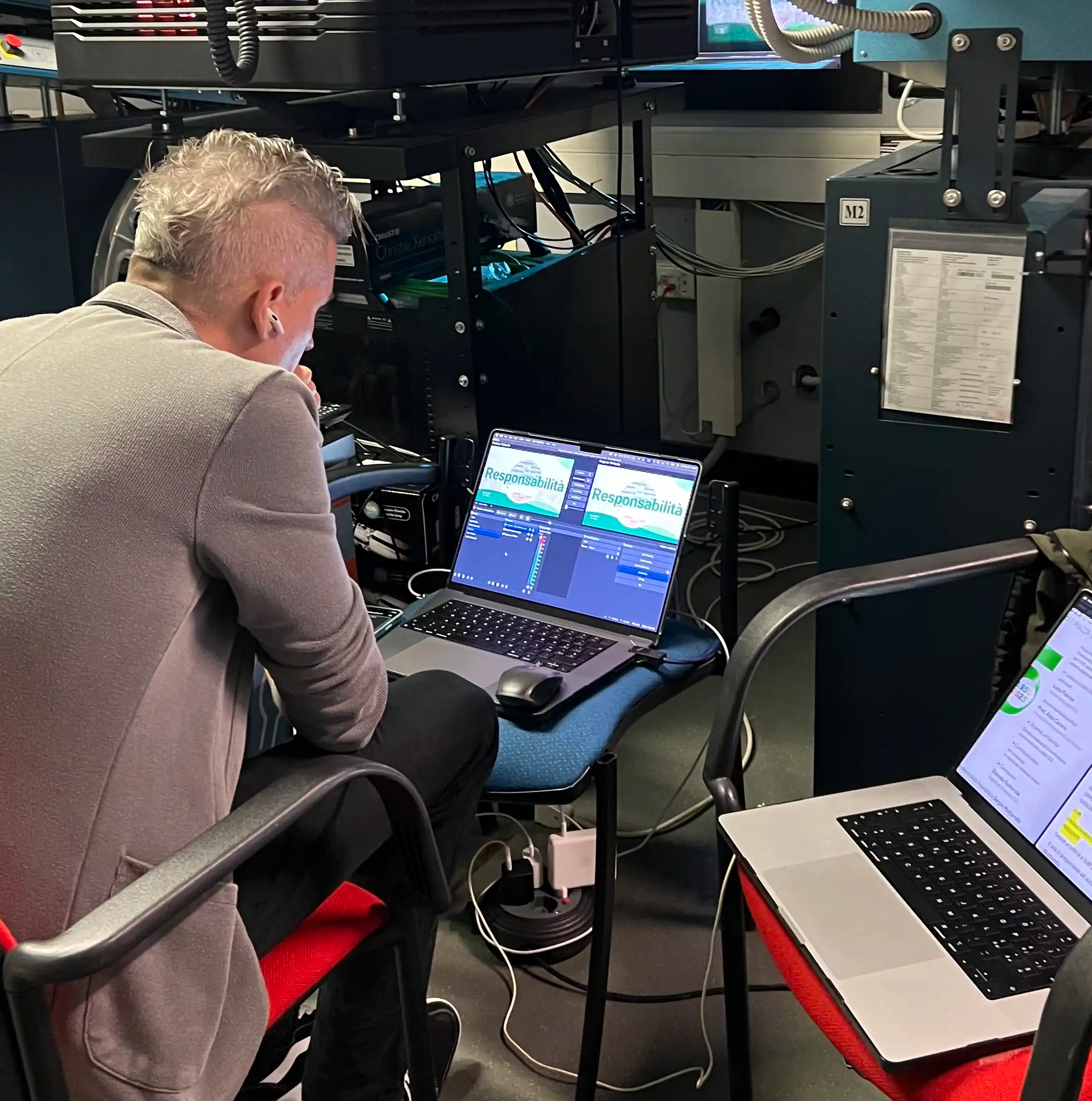 Regia al cinema Adriano con proiettori 3