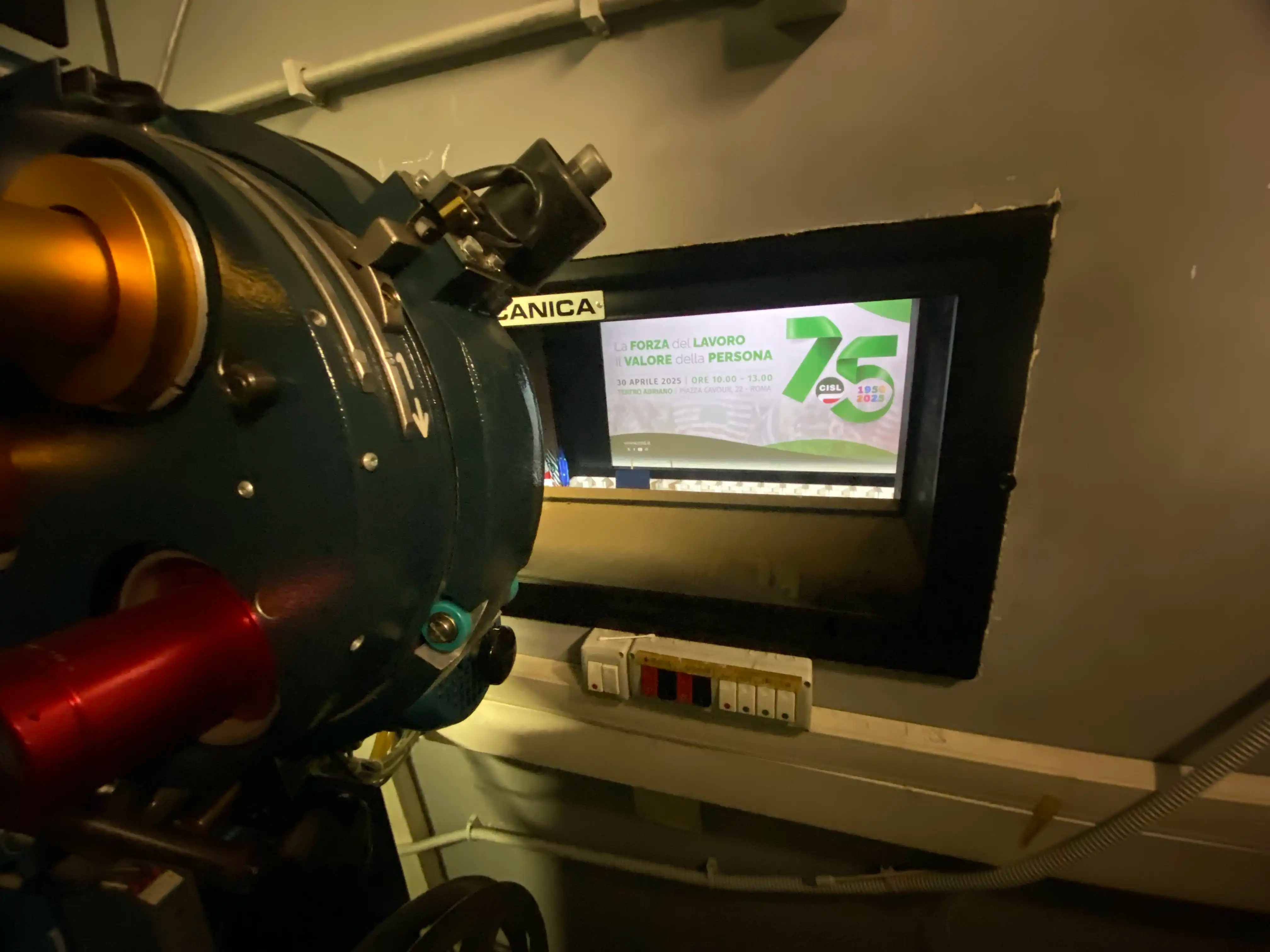 Regia al cinema Adriano con proiettori 1